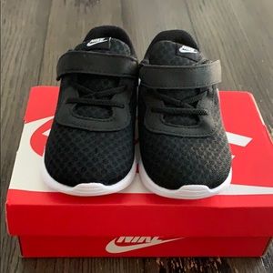 Black Toddler Nike Shoes Size 7